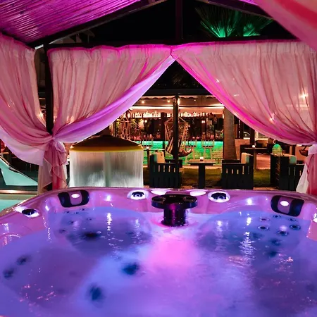 Aparthotel Philoxenia & 3*