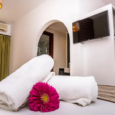 Aparthotel Philoxenia &