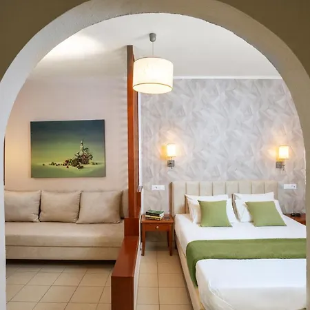 Philoxenia & Aparthotel 3*